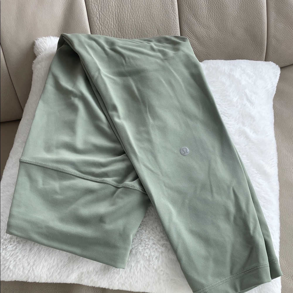 Lululemon Wundertrain legging Size 10 25” length